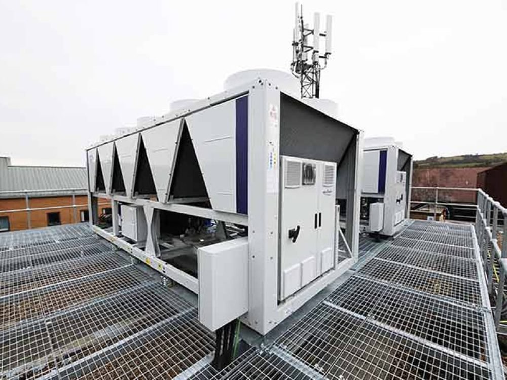 چیلر چیست و چرا در پروژه های ساختمانی بزرگ ضروری است؟